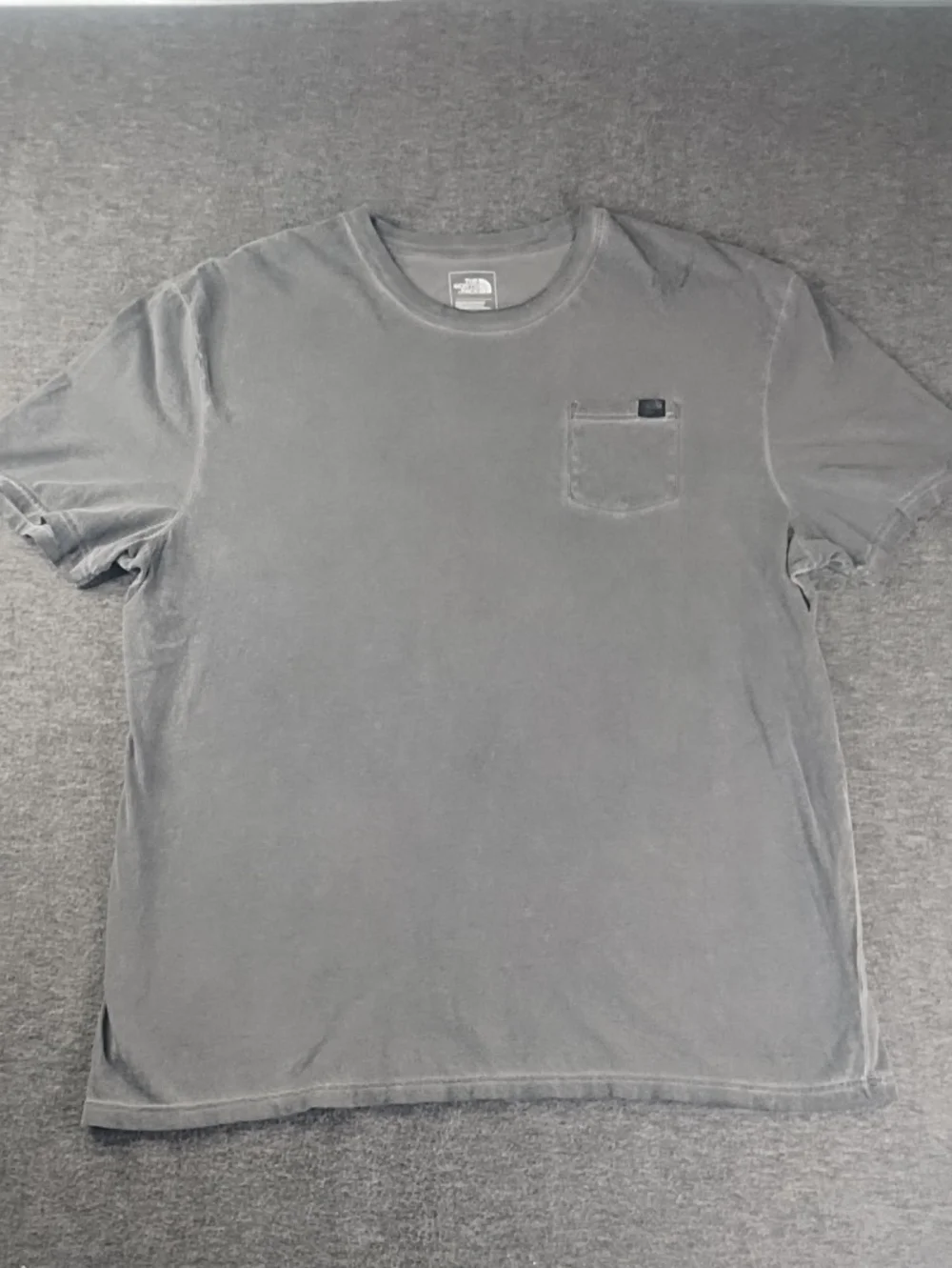 The North Face Men's Short Sleeve Pocket Tee - Charcoal